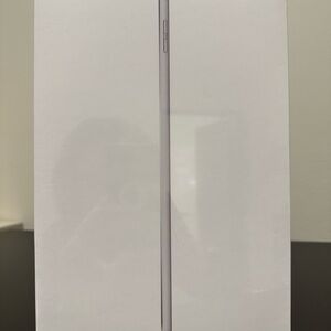 🦊NWT Sealed Apple iPad 9th Gen Silver🦊